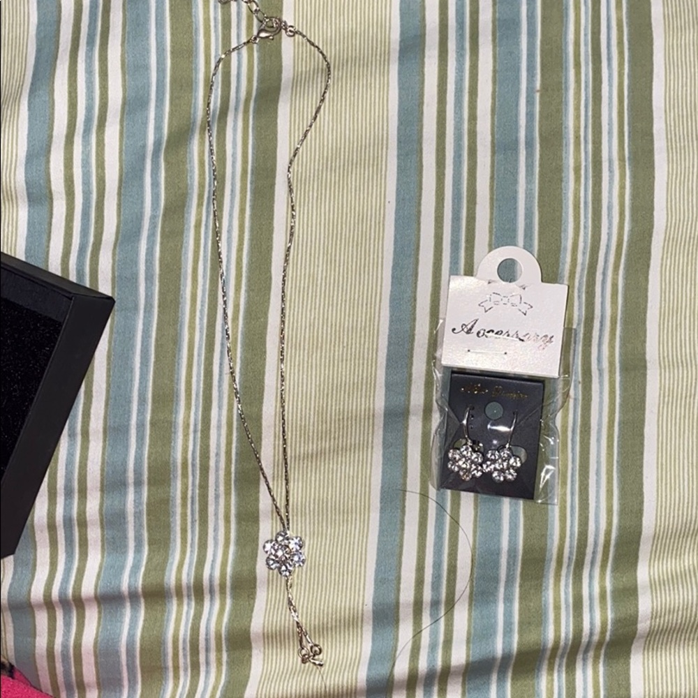 Flower Rhinestone Earring and Necklace Set - Picture 2 of 3